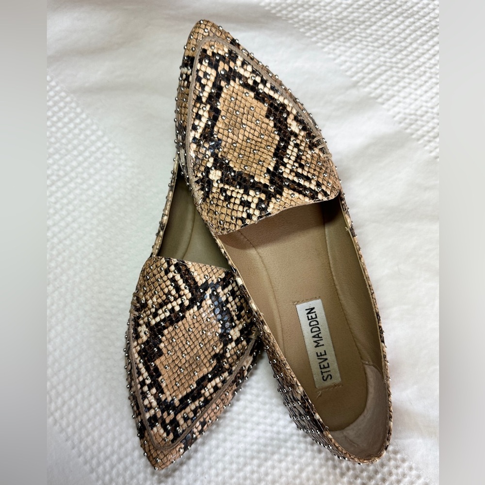 Steve Madden Feather Loafer in Studded Tan Snake (size 6.5)